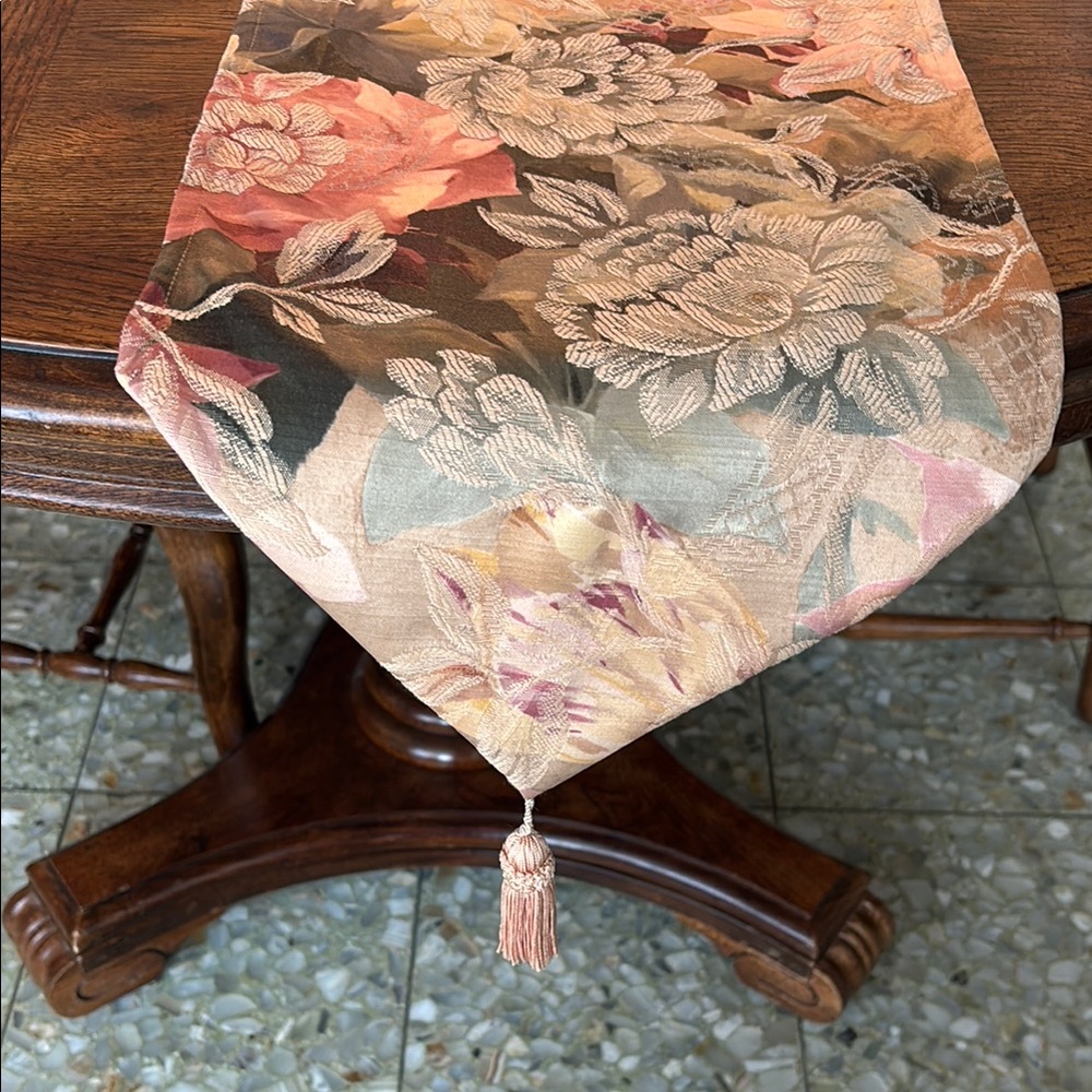 78” Jacquard Floral Table Runner